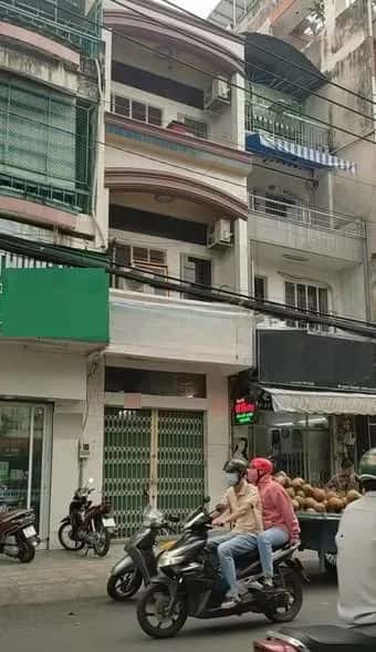 Cho thuê nhà mặt tiền Ngô Quyền Quận 10, Ho Chi Minh – 4 phòng ngủ, giá 26 triệu
