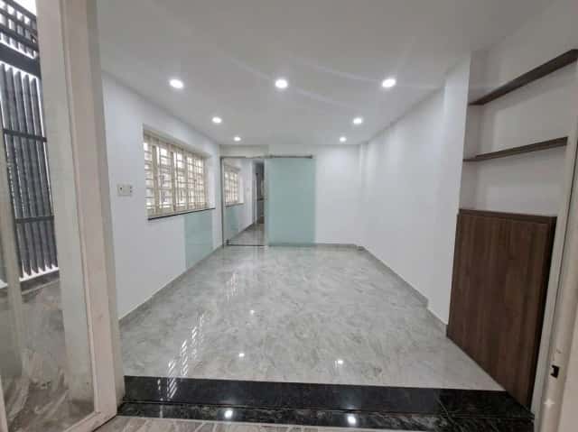 Cho thuê nhà mặt tiền Cách Mạng Tháng Tám Tân Bình, TP.HCM – giá 9.8 triệu