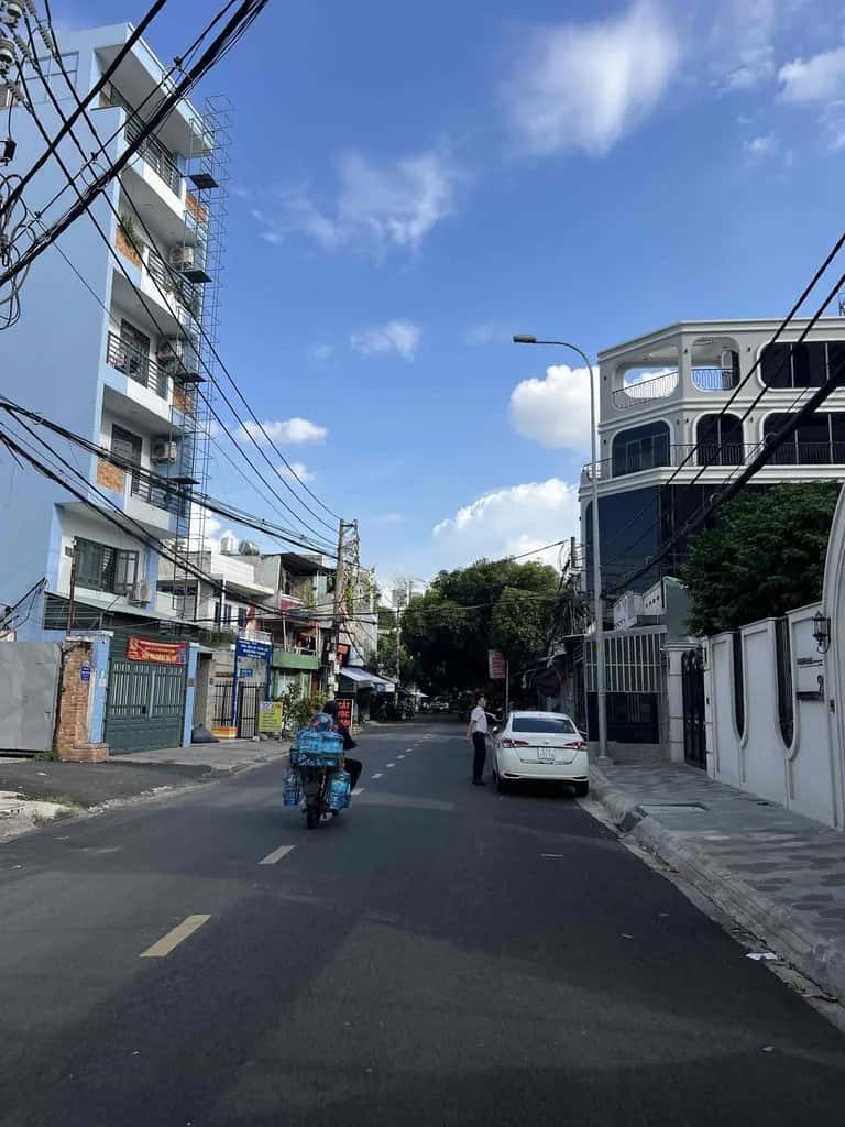 Cho thuê nhà mặt tiền Dương Văn Dương Quận Tân Phú, TP.HCM – 8 phòng ngủ, giá 39 triệu