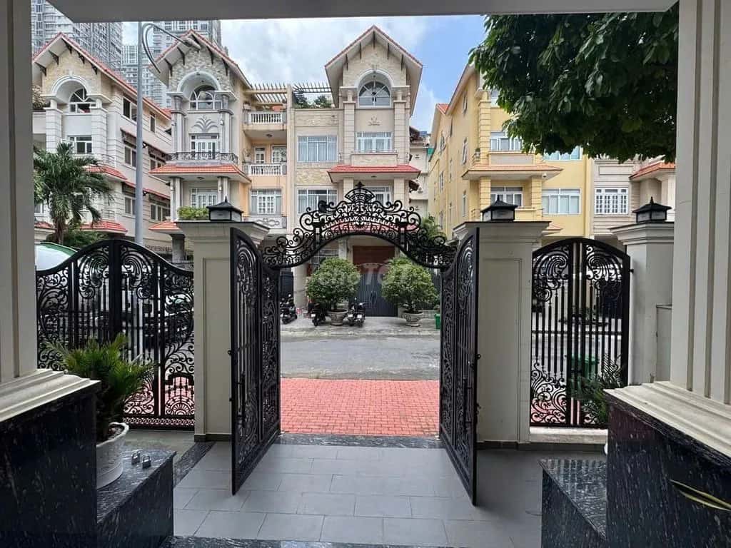 Cho thuê văn phòng Đường D4 Quận 7, TP.HCM – giá 27 triệu