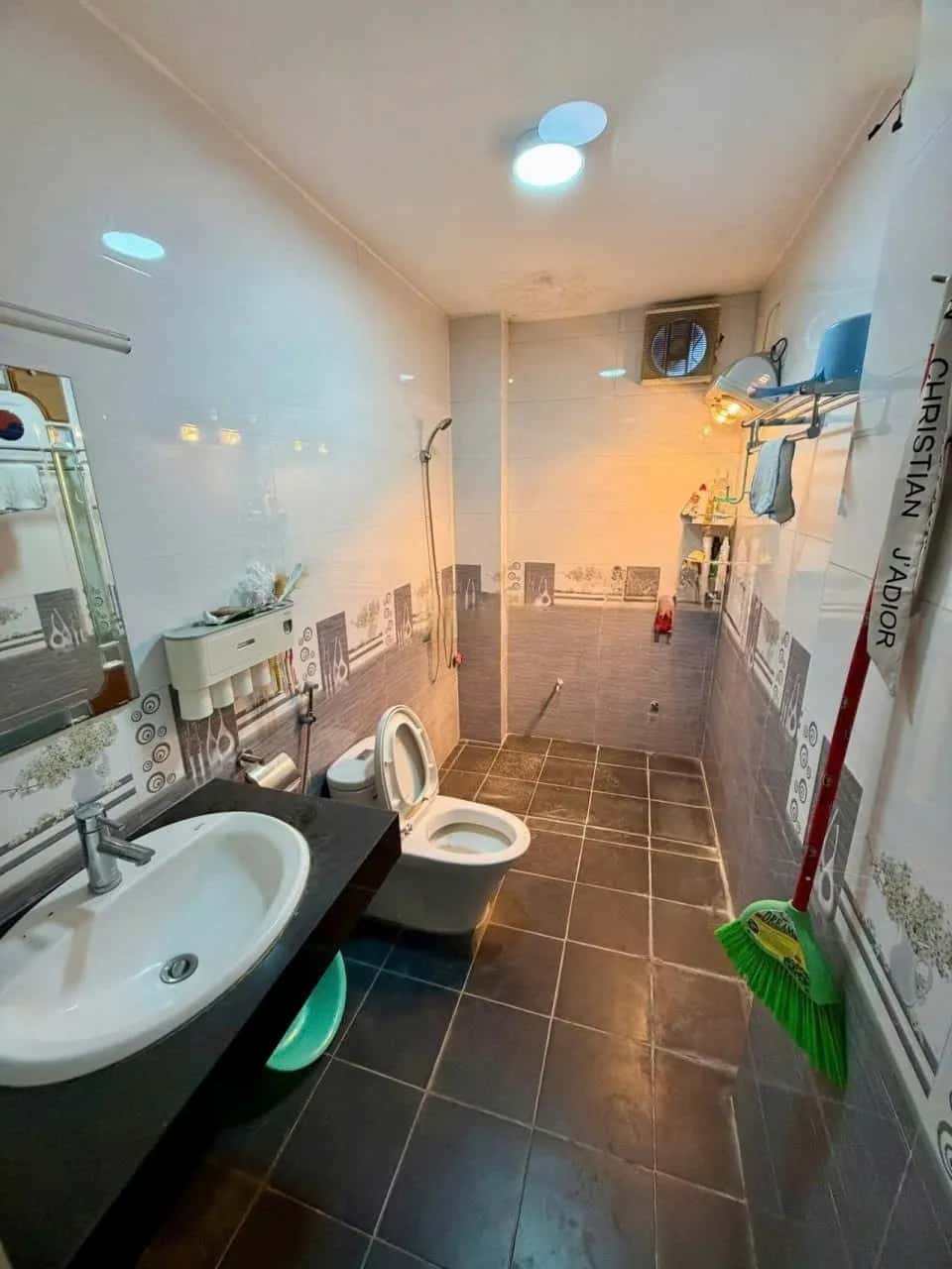 Cho thuê nhà hẻm Láng Đống Đa, Hà Nội – 2 phòng ngủ, giá 15 triệu