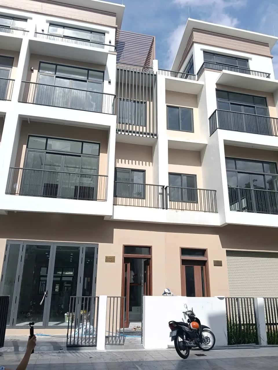 Cho thuê nhà hẻm Huyện Cần Giuộc, Long An – 6 phòng ngủ, giá 18 triệu