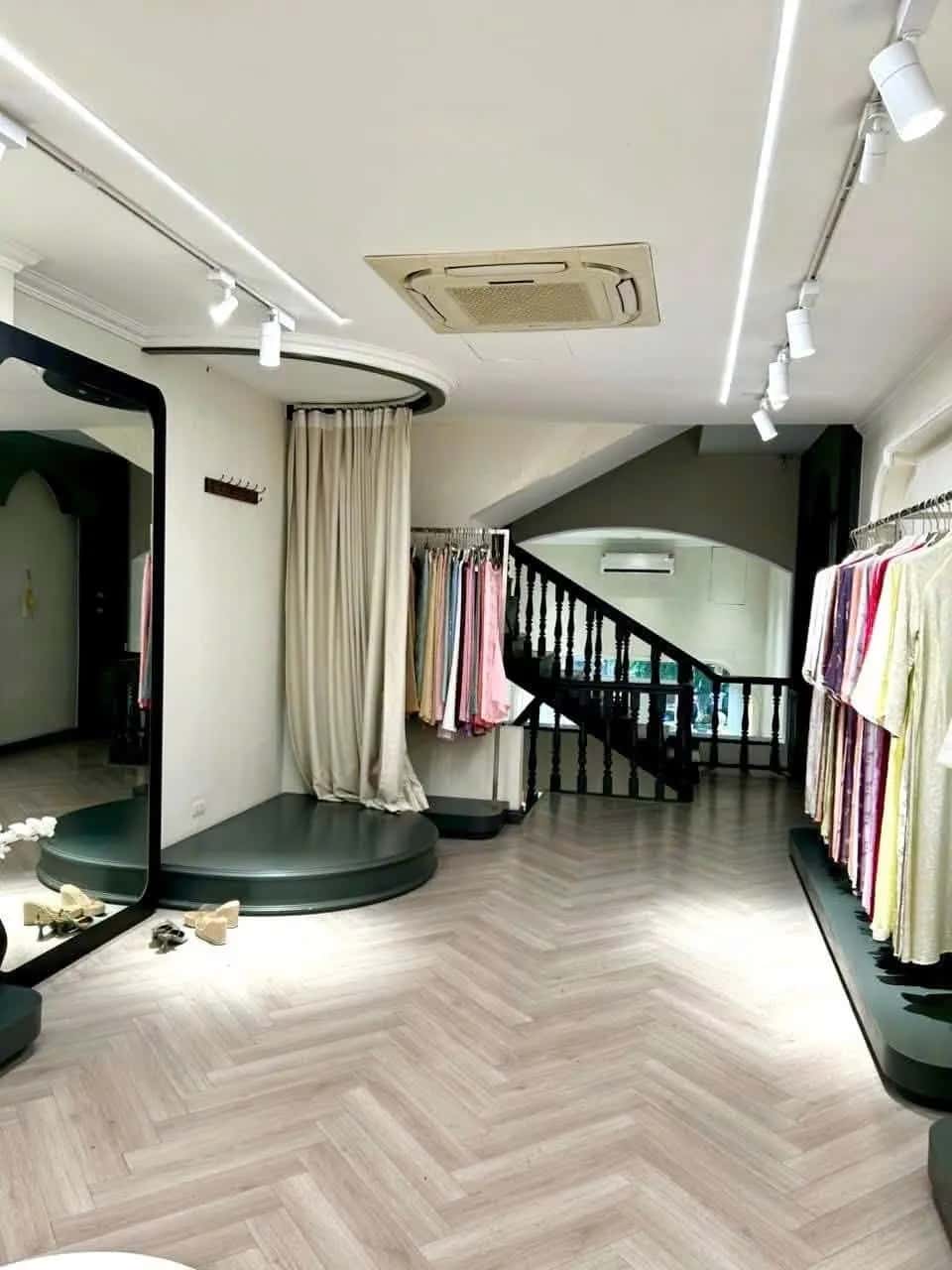 Cho thuê nhà mặt tiền Phố Lê Đại Hành Hai Bà Trưng, Hà Nội – 4 phòng ngủ, giá 55 triệu
