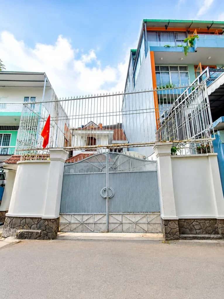 Cho thuê nhà mặt tiền Đường Trường Sơn Tân Bình, TP.HCM – 5 phòng ngủ, giá 48 triệu