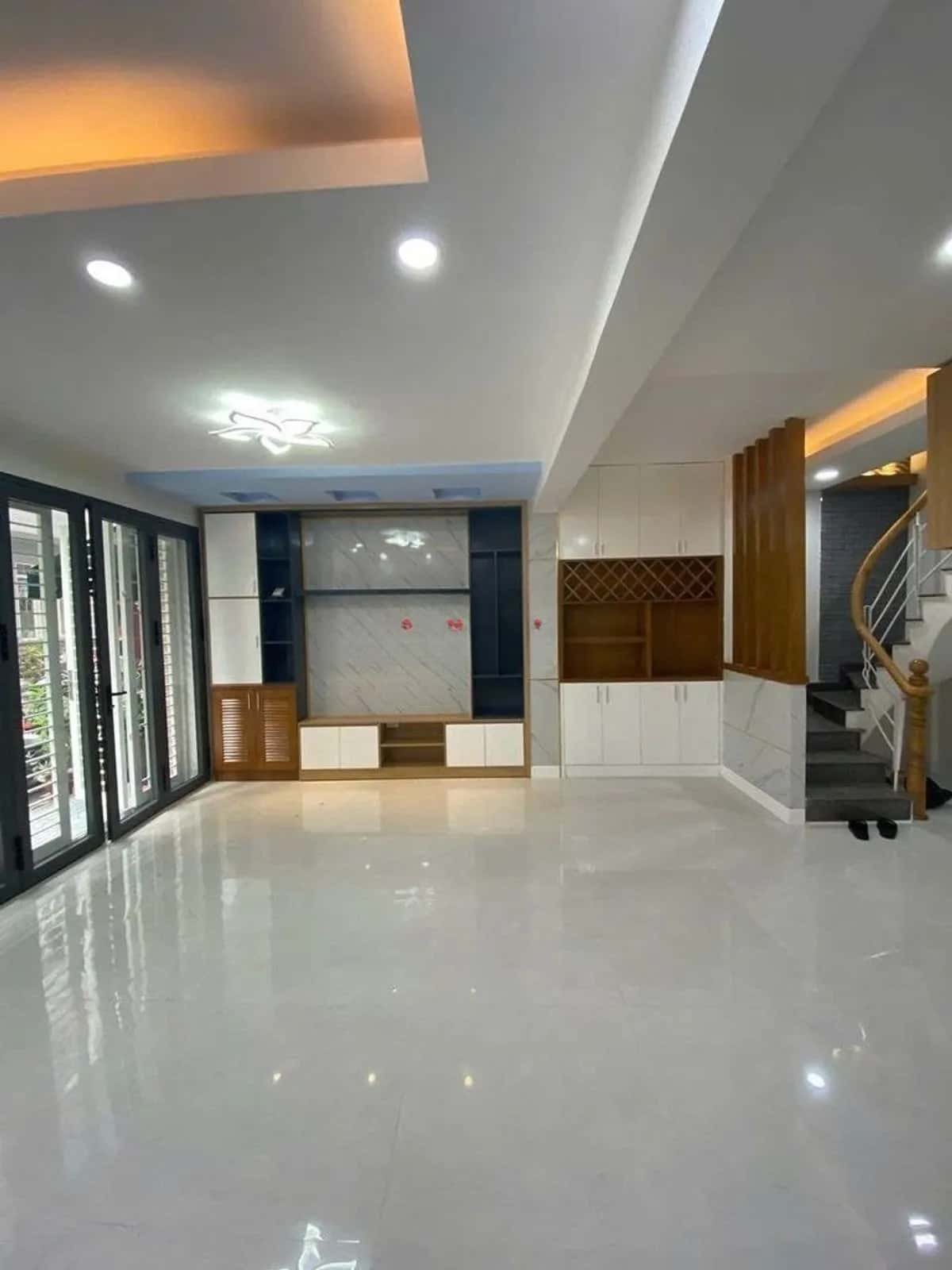 Cho thuê nhà mặt tiền Hoa Sứ Phú Nhuận, TP.HCM – 2 phòng ngủ, giá 18 triệu