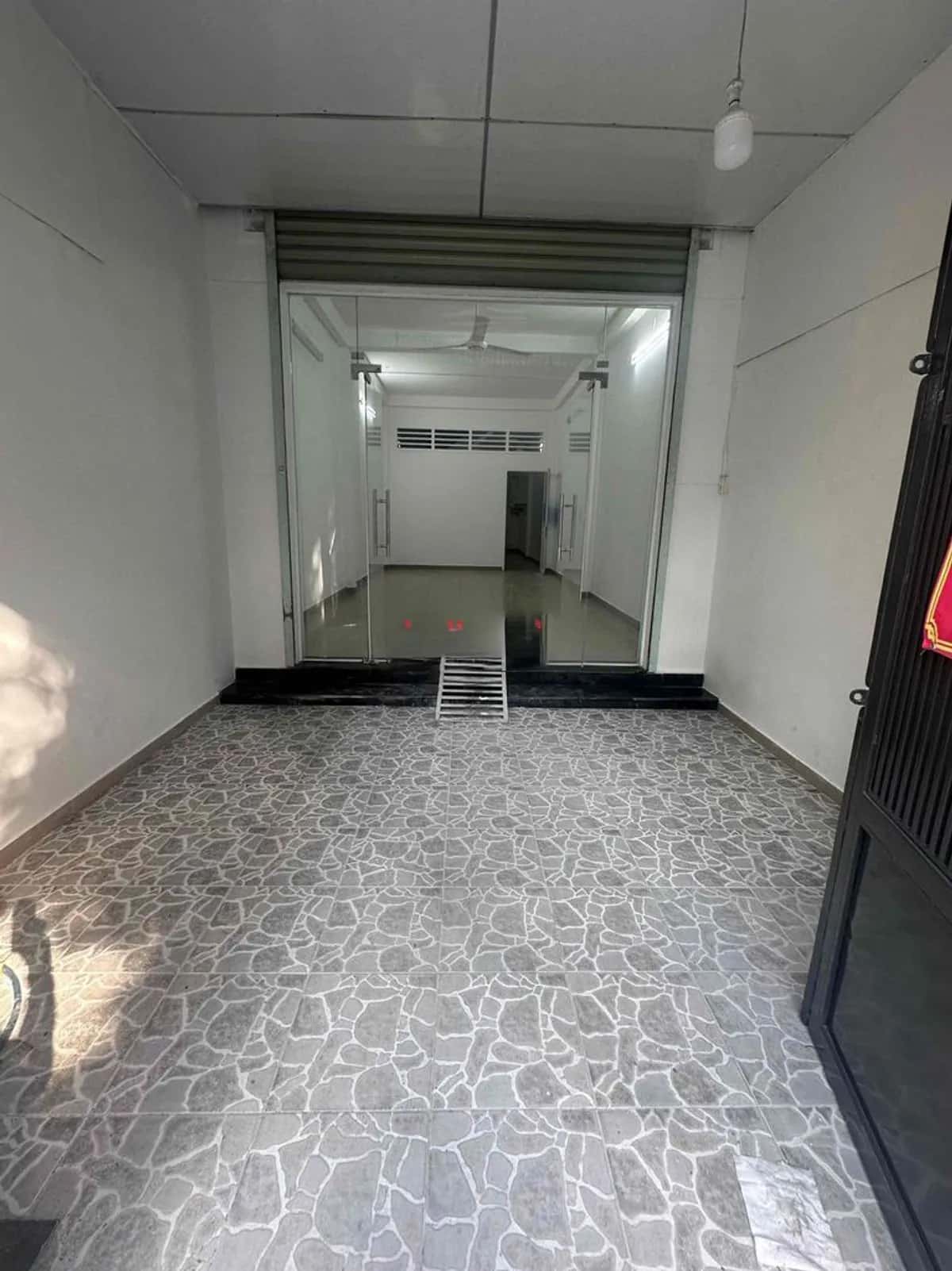 Cho thuê nhà mặt tiền Nguyễn Thái Bình Tân Bình, TP.HCM – 2 phòng ngủ, giá 25 triệu