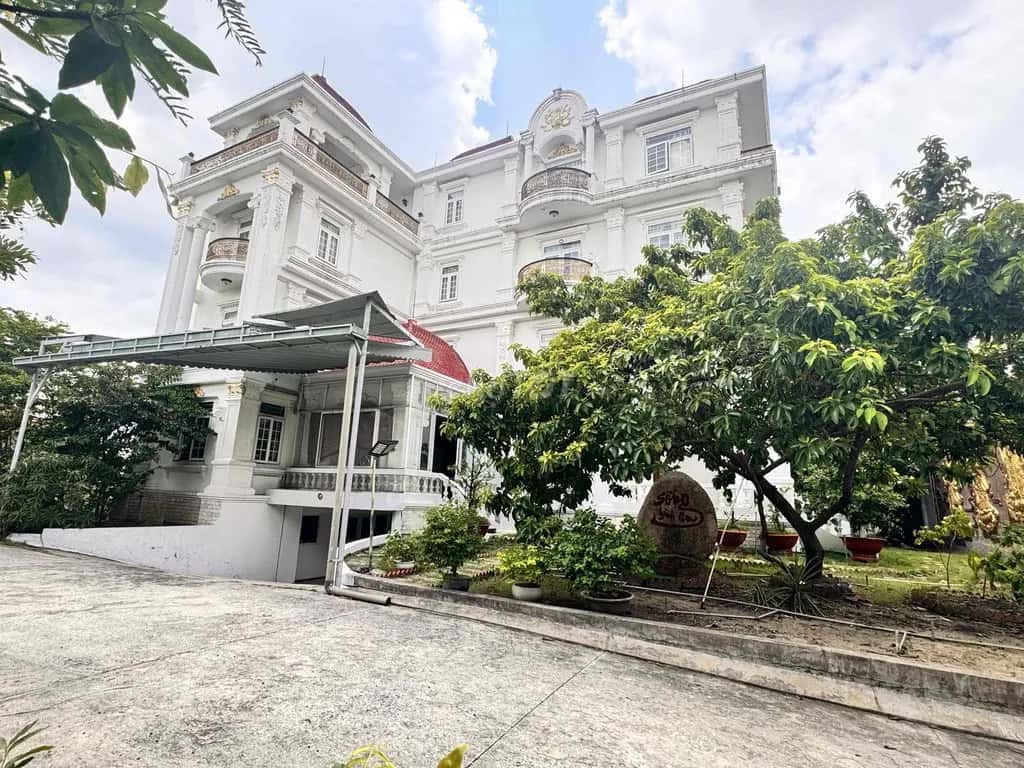 Cho thuê nhà hẻm Đông Bắc Quận 12, TP.HCM – 8 phòng ngủ, giá 90 triệu