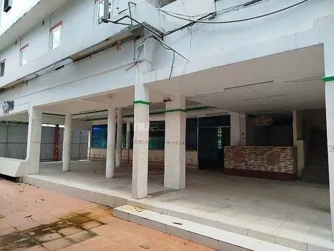 Cho thuê nhà mặt tiền Đường Hoàng Việt Quận Tân Bình, TP.HCM – 8 phòng ngủ, giá 145 triệu