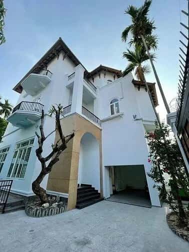 Cho thuê nhà hẻm Quận 11, TP.HCM – 5 phòng ngủ, giá 30 triệu