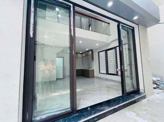Cho thuê nhà hẻm Đường Nguyễn Văn Cừ Bồ Đề, Hà Nội – 3 phòng ngủ, giá 11 triệu