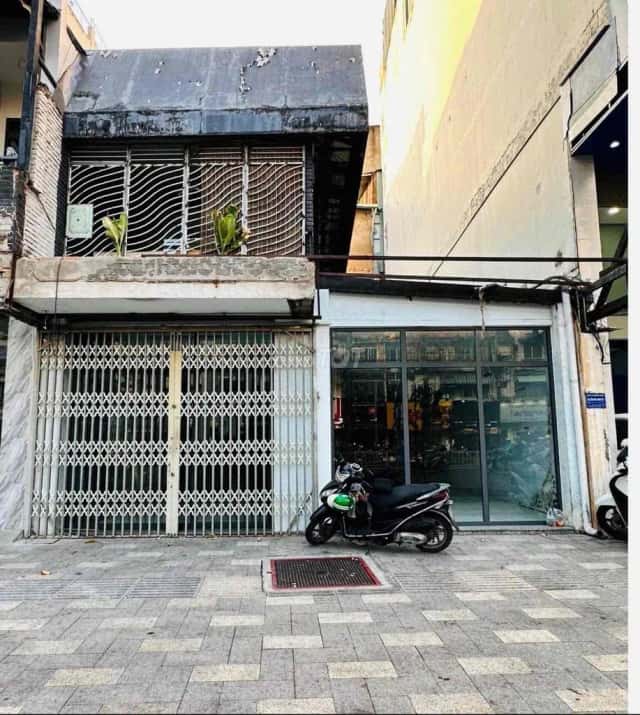 Cho thuê nhà mặt tiền Đường Trần Hưng Đạo Quận 1, TP.HCM – giá 130 triệu