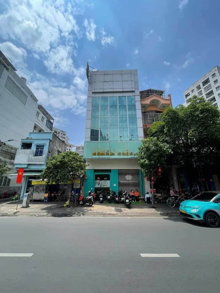 Cho thuê nhà mặt tiền Lạc Long Quân Quận 11, TP.HCM – 4 phòng ngủ, giá 26 triệu