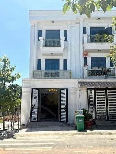 Cho thuê nhà hẻm Thị xã Tân Uyên, Bình Dương – 4 phòng ngủ, giá 12 triệu