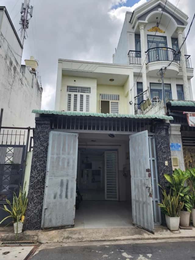 Cho thuê nhà hẻm Lê Trọng Tấn Bình Tân, TP.HCM – 3 phòng ngủ, giá 10 triệu
