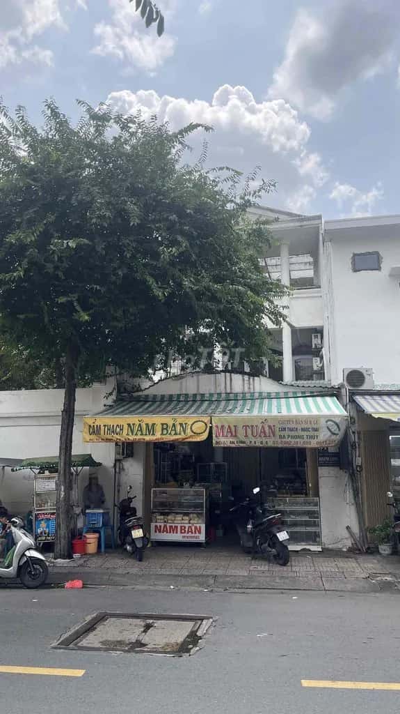 Cho thuê nhà mặt tiền Đường Võ Văn Kiệt Quận 5, TP.HCM – 4 phòng ngủ, giá 85 triệu