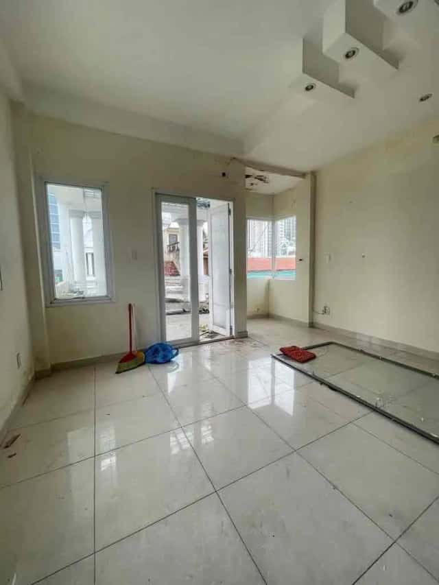 Cho thuê nhà mặt tiền Cách Mạng Tháng Tám Quận 10, Ho Chi Minh – 8 phòng ngủ, giá 55 triệu