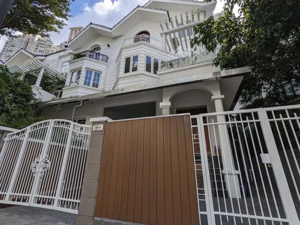 Cho thuê nhà hẻm Nguyễn Hữu Cảnh Bình Thạnh, TP.HCM – 4 phòng ngủ, giá 125 triệu