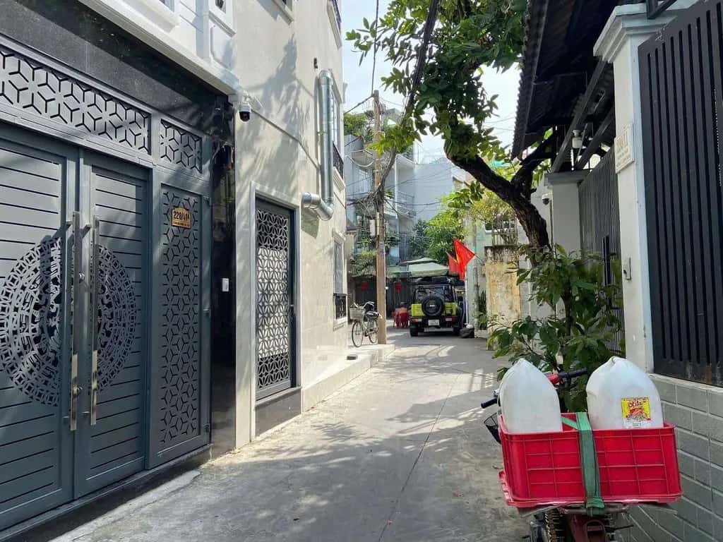Cho thuê nhà hẻm Đường Nguyễn Trung Trực Quận Bình Thạnh, TP.HCM – 4 phòng ngủ, giá 16.5 triệu