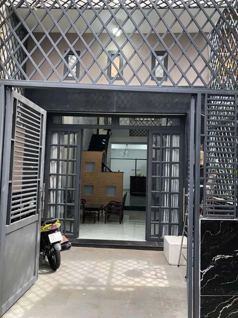 Cho thuê nhà hẻm Xóm Chiếu Quận 4, TP.HCM – 4 phòng ngủ, giá 20 triệu