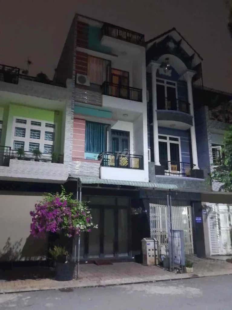 Cho thuê nhà mặt tiền Thành phố Dĩ An, Bình Dương – 5 phòng ngủ, giá 10 triệu