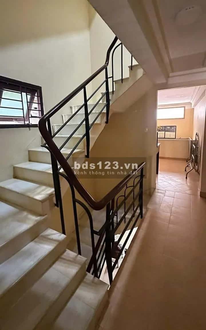 Cho thuê nhà hẻm Cách Mạng Tháng Tám Quận 10, TP.HCM – 6 phòng ngủ, giá 35 triệu