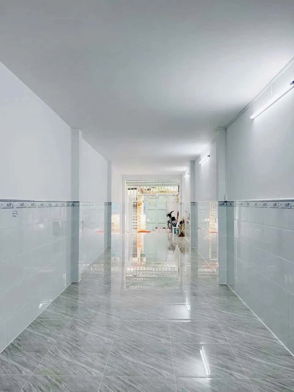 Cho thuê nhà hẻm Đường Đoàn Văn Bơ Quận 4, TP.HCM – 6 phòng ngủ, giá 1.8 triệu