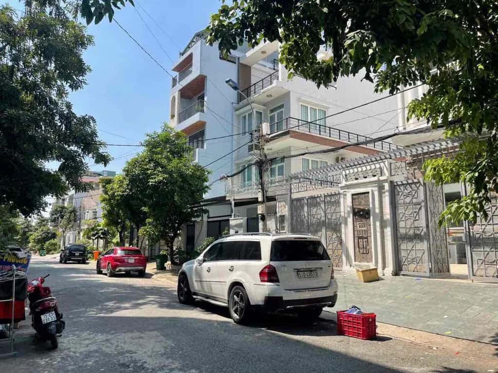 Bán nhà hẻm 915/74/10 Lê Văn Lương, ấp 3 Huyện Nhà Bè, TP.HCM – 13 phòng ngủ, giá 30 tỷ