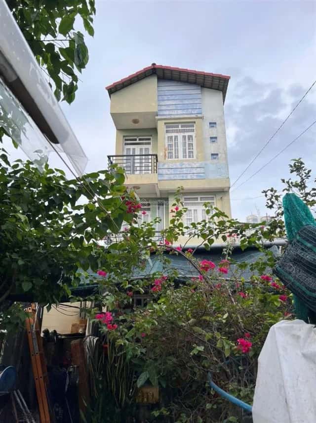 Bán nhà hẻm Quang Trung, khu phố 8 Huyện Hóc Môn, TP.HCM – 3 phòng ngủ, giá 6.4 tỷ Bán nhà hẻm Quang Trung, khu phố 8 Huyện Hóc Môn, TP.HCM – 3 phòng ngủ, giá 6.4 tỷ
