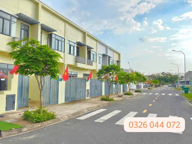 Bán nhà mặt tiền B2-16 đường A16, Khu đô thị Phước Đông, New City, Hưng Thuận, Tây Ninh 840000, Việt Nam Huyện Gò Dầu, Tây Ninh – 2 phòng ngủ, giá 1.8 tỷ Bán nhà mặt tiền B2-16 đường A16, Khu đô thị Phước Đông, New City, Hưng Thuận, Tây Ninh 840000, Việt Nam Huyện Gò Dầu, Tây Ninh – 2 phòng ngủ, giá 1.8 tỷ