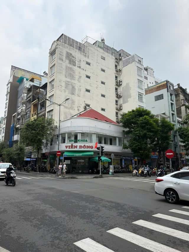 Bán nhà mặt tiền Lê Thánh Tôn Quận 1, TP.HCM – 28 phòng ngủ, giá 160 tỷ Bán nhà mặt tiền Lê Thánh Tôn Quận 1, TP.HCM – 28 phòng ngủ, giá 160 tỷ