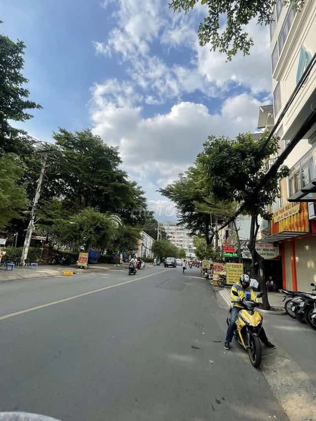 Bán nhà mặt tiền Trường Sơn Quận 10, TP.HCM – giá 65 tỷ