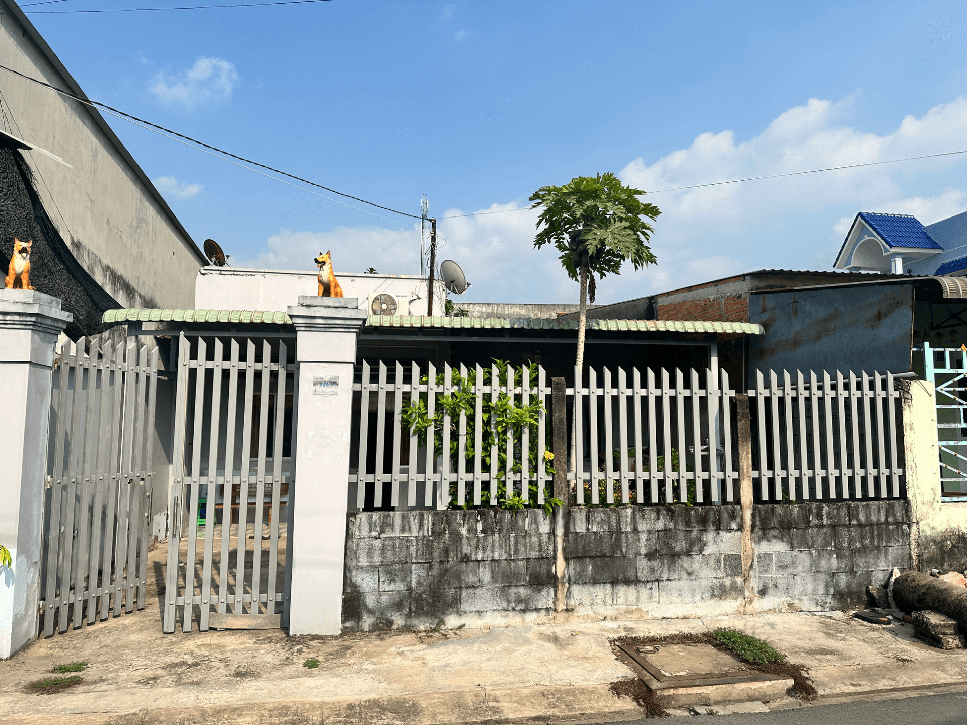 Bán nhà hẻm Thửa 236 - tờ 50, Ô5 Khu B,  đường Lê Văn Cảng Huyện Đức Hòa, Long An – 2 phòng ngủ, giá 2.5 tỷ