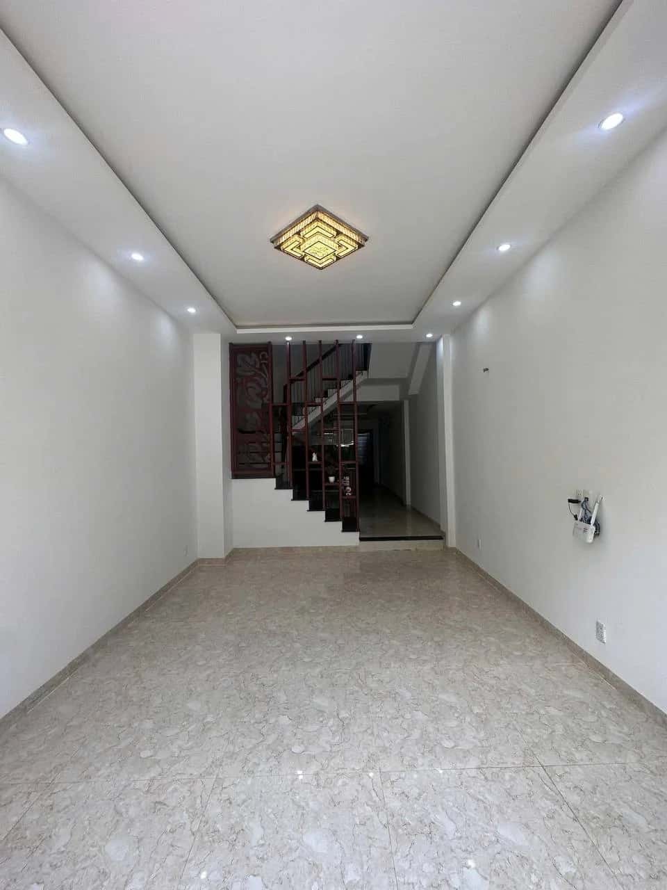 Cho thuê nhà mặt tiền Hoàng Tích Trí Quận Hải Châu, TP. Đà Nẵng – 4 phòng ngủ, giá 17 triệu