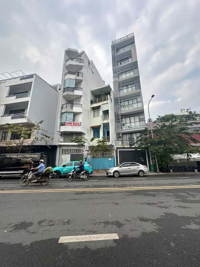 Bán nhà mặt tiền Hương Giang Quận 10, TP.HCM – giá 23 tỷ