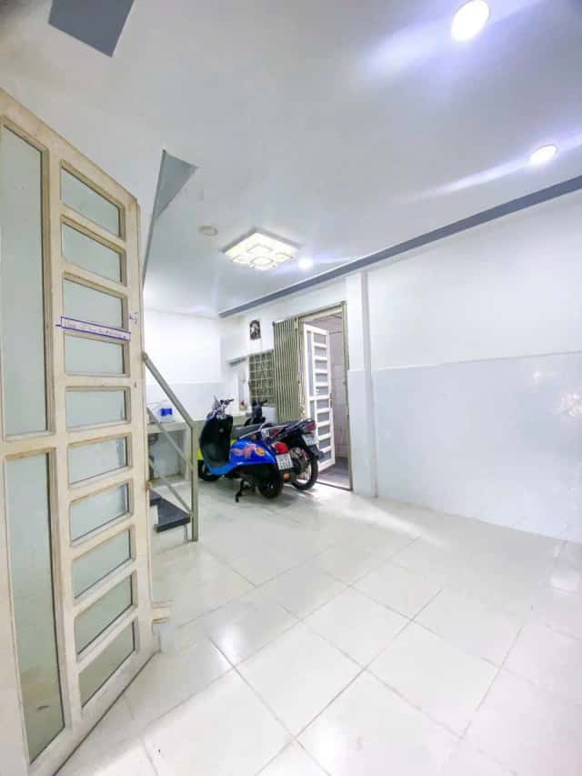 Bán nhà hẻm 118/27 Nguyễn Chí Thanh Quận 10, TP.HCM – 2 phòng ngủ, giá 3.4 tỷ