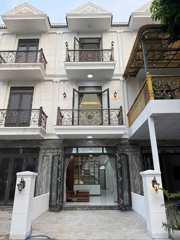 Bán nhà mặt tiền Thửa 2071 - tờ 137 đường D1 Thành phố Dĩ An, Bình Dương – 4 phòng ngủ, giá 7 tỷ