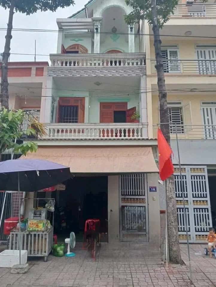 Bán nhà mặt tiền Thửa 5833 - tờ 81 Khu dân cư Tân Bình, khu phố Đông Thành Thành phố Dĩ An, Bình Dương – 4 phòng ngủ, giá 5.5 tỷ