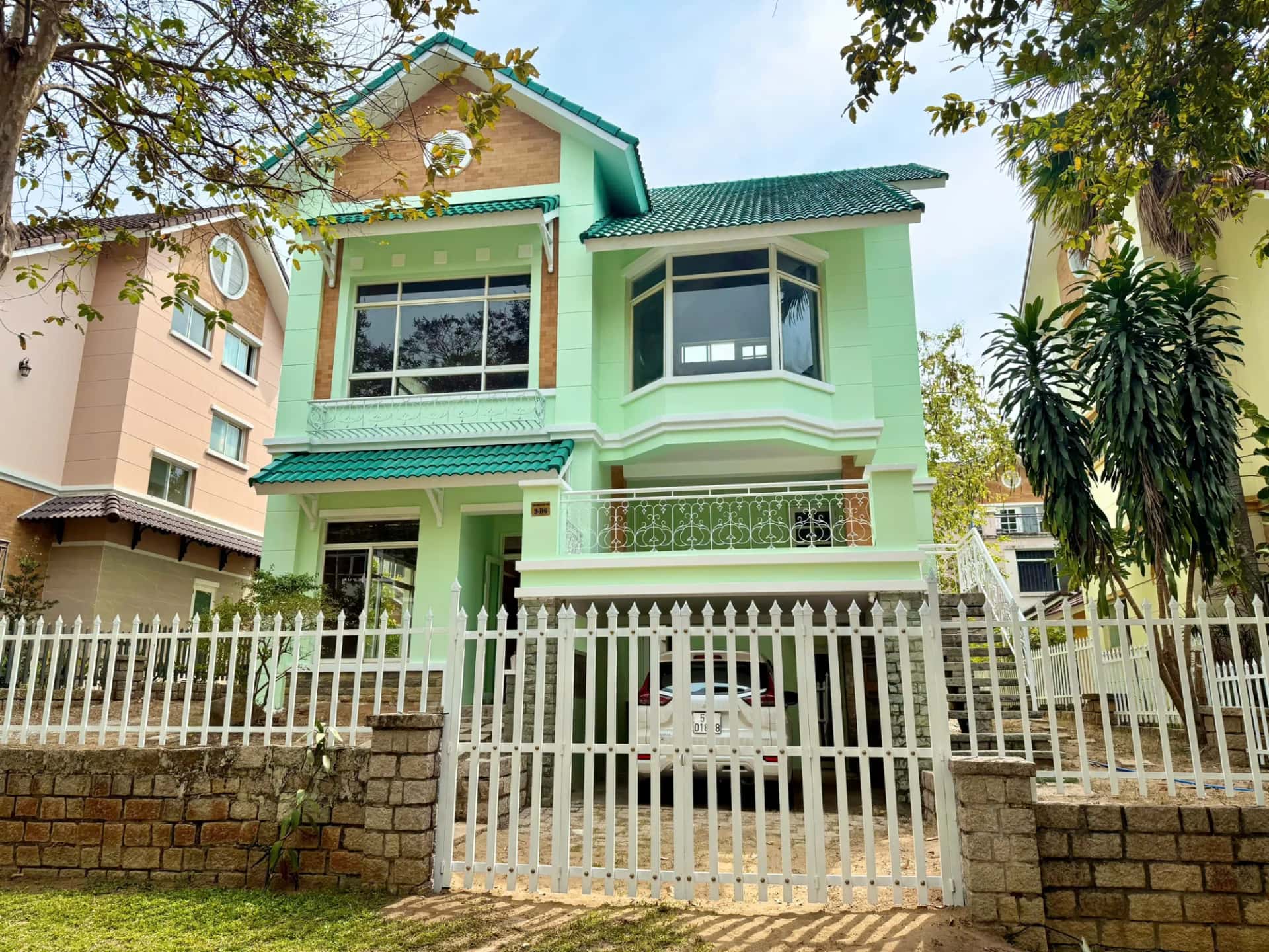 Bán nhà mặt tiền Đường D6 Quận 9, TP.HCM – 4 phòng ngủ, giá 25 tỷ