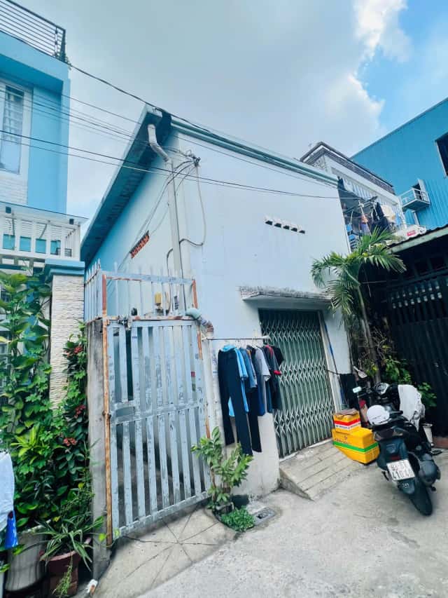 Bán nhà hẻm Lê Trọng Tấn Quận Tân Phú, TP.HCM – 2 phòng ngủ, giá 5.7 tỷ