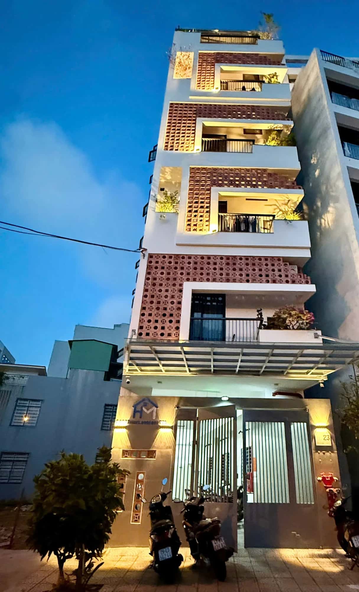 Bán nhà mặt tiền Trường Thi 2 Quận Hải Châu, TP. Đà Nẵng – 25 phòng ngủ, giá 24.5 tỷ