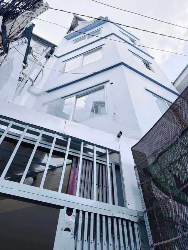 Bán nhà hẻm Đường Đoàn Văn Bơ Quận 4, TP.HCM – 7 phòng ngủ, giá 4.3 tỷ