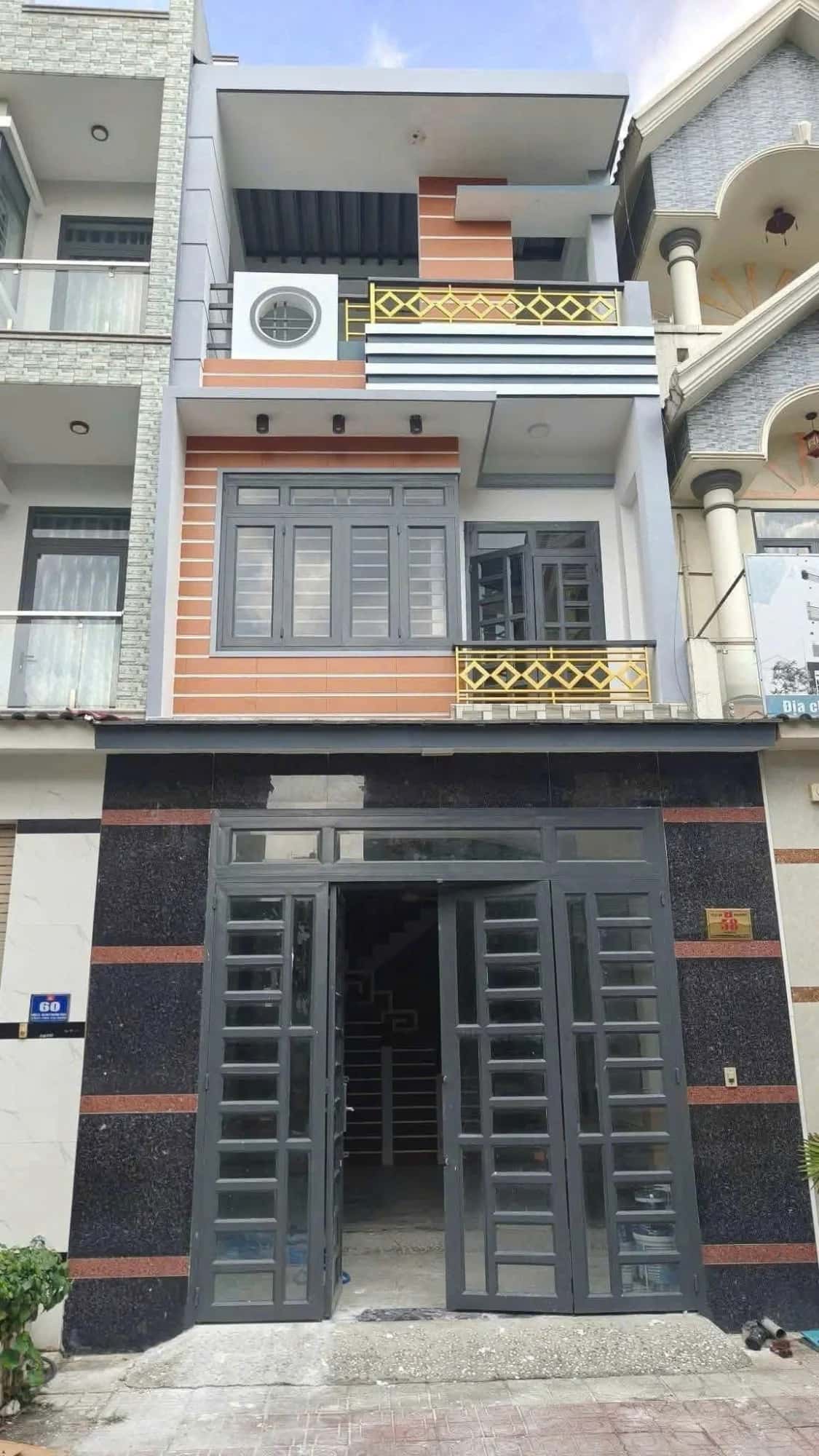 Bán nhà mặt tiền đường D2, Khu nhà ở Phú Hồng Thịnh 6 Thành phố Dĩ An, Bình Dương – 4 phòng ngủ, giá 6 tỷ