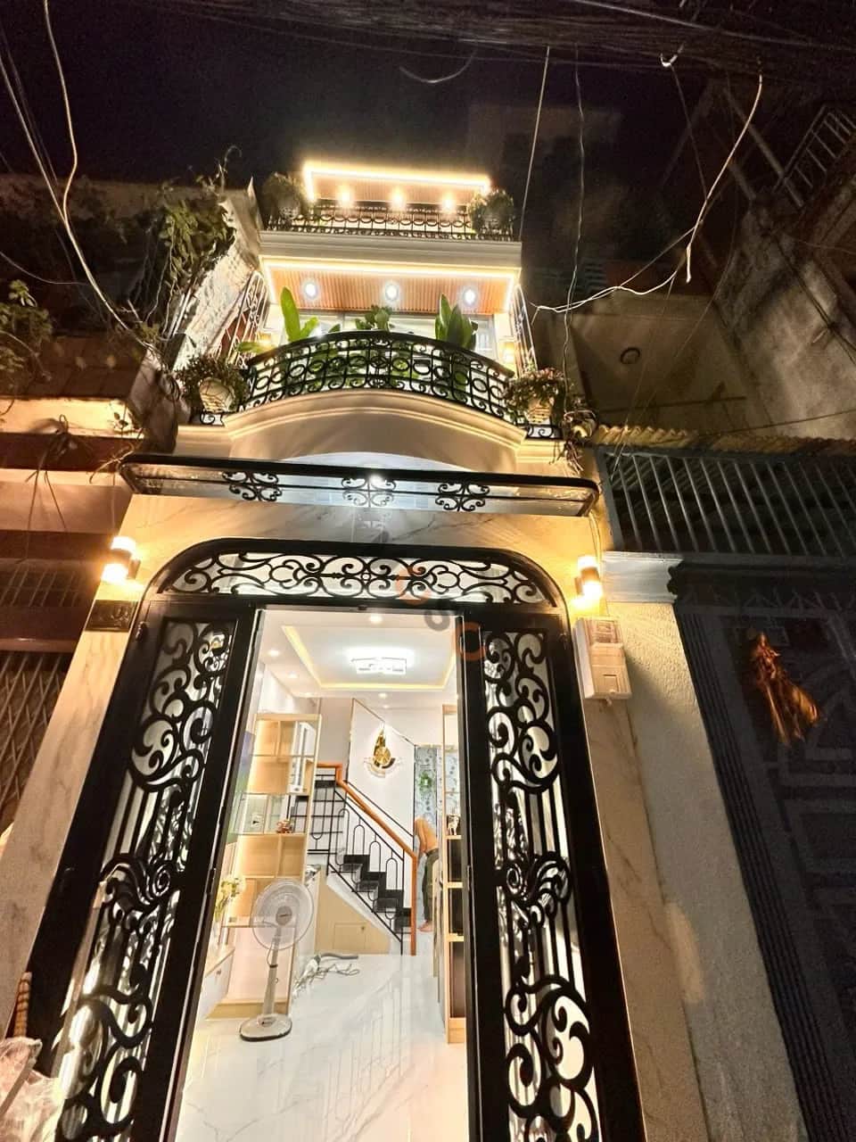 Bán nhà mặt tiền Nguyễn Trường Tộ Quận Phú Nhuận, TP.HCM – 2 phòng ngủ, giá 3.9 tỷ Bán nhà mặt tiền Nguyễn Trường Tộ Quận Phú Nhuận, TP.HCM – 2 phòng ngủ, giá 3.9 tỷ