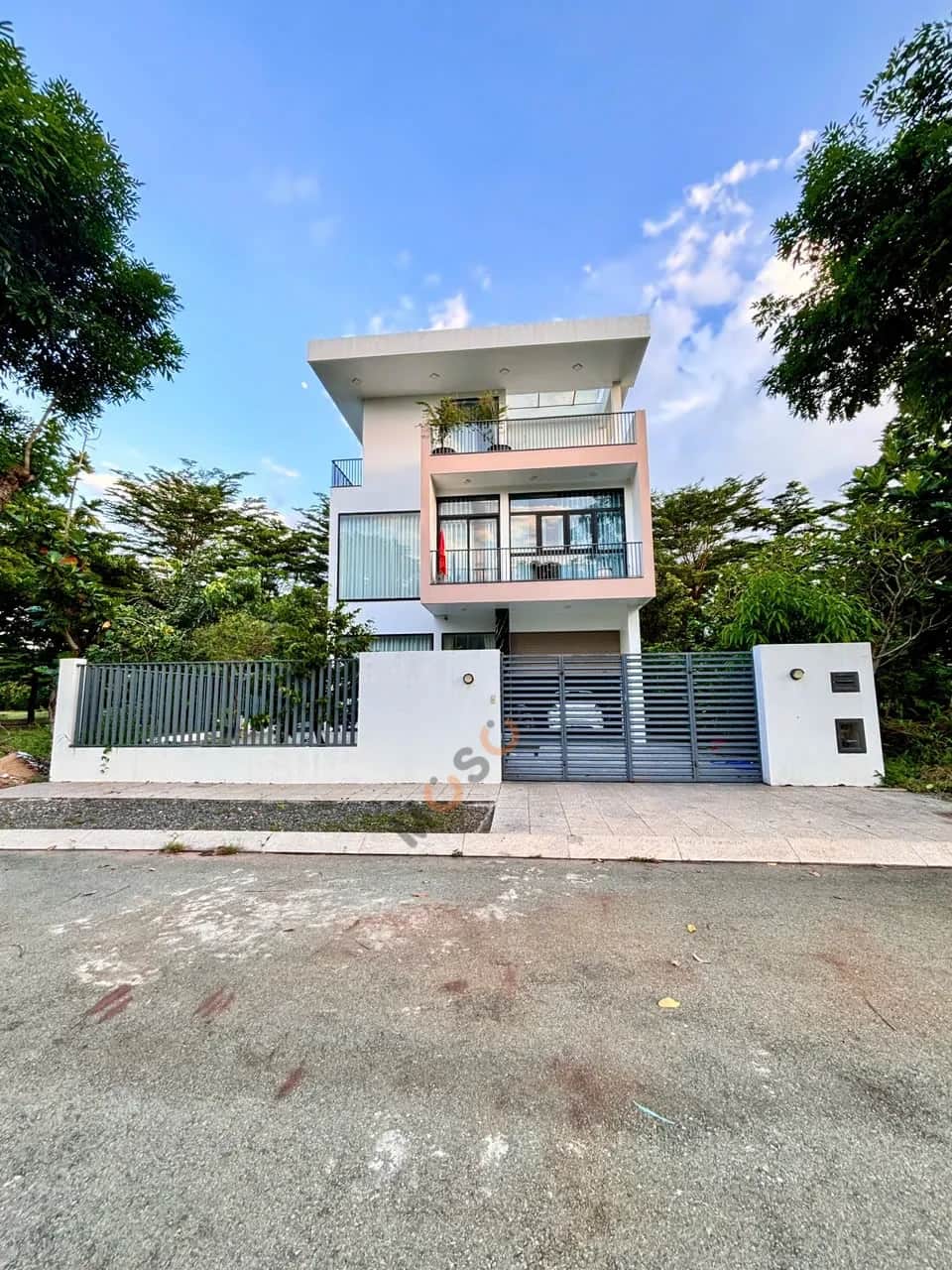 Bán nhà mặt tiền đường B1 Thành phố Thủ Đức, TP.HCM – 6 phòng ngủ, giá 20 tỷ Bán nhà mặt tiền đường B1 Thành phố Thủ Đức, TP.HCM – 6 phòng ngủ, giá 20 tỷ
