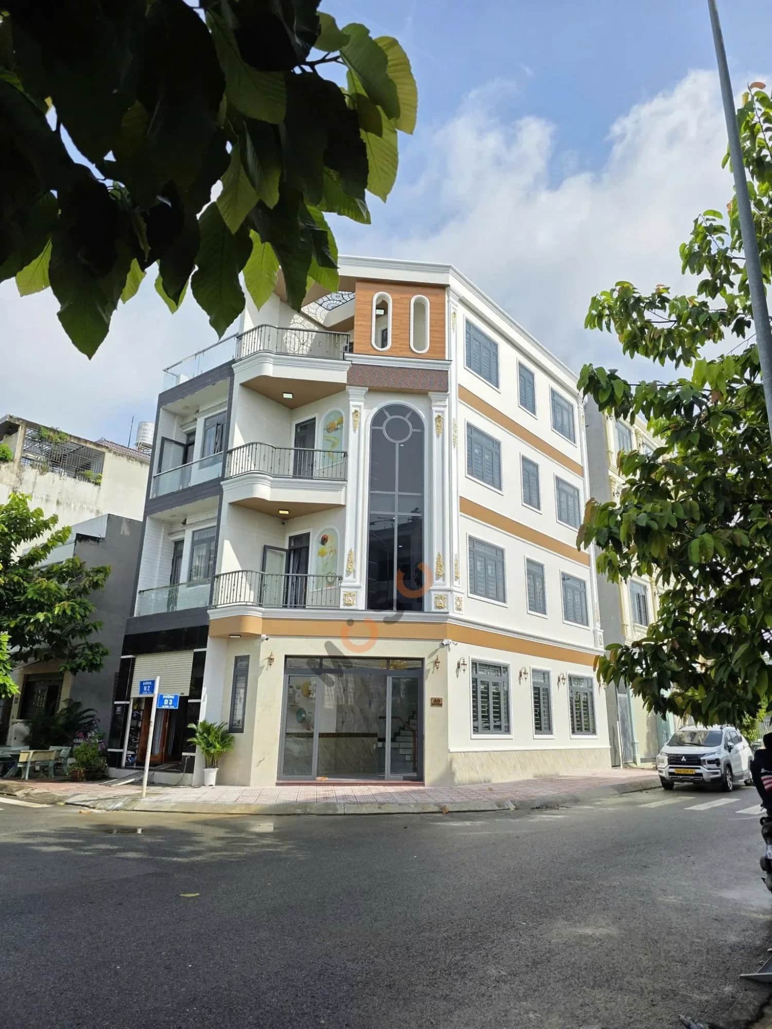 Main image