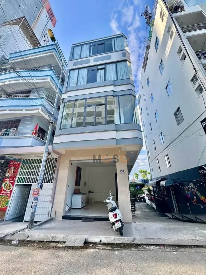 Bán nhà mặt tiền Nguyễn Đình Chiều Thành phố Nha Trang, Khánh Hòa – 6 phòng ngủ, giá 14.9 tỷ