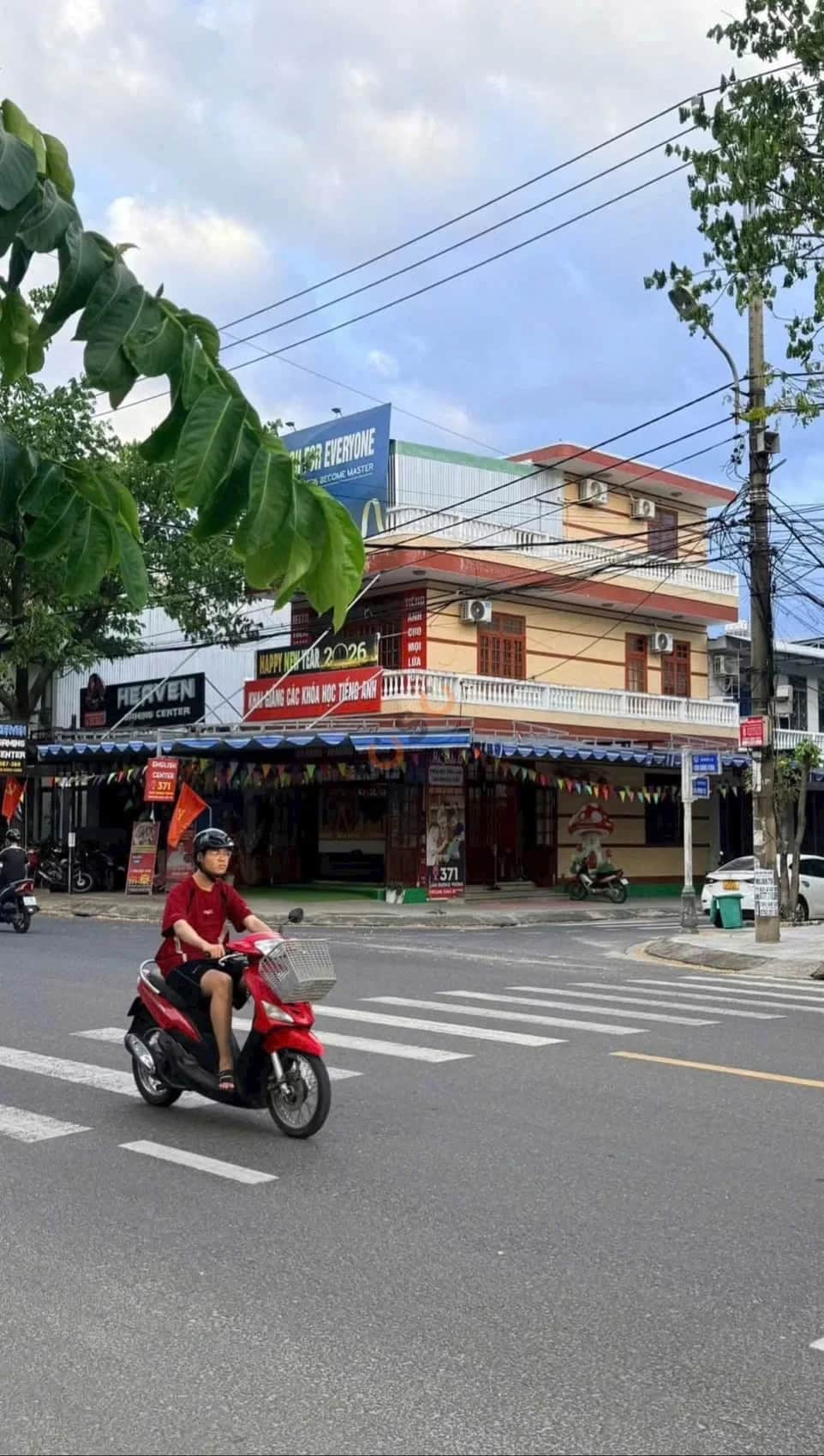 Bán nhà mặt tiền Kinh Dương Vương Quận Liên Chiểu, TP. Đà Nẵng – 3 phòng ngủ, giá 12.5 tỷ Bán nhà mặt tiền Kinh Dương Vương Quận Liên Chiểu, TP. Đà Nẵng – 3 phòng ngủ, giá 12.5 tỷ