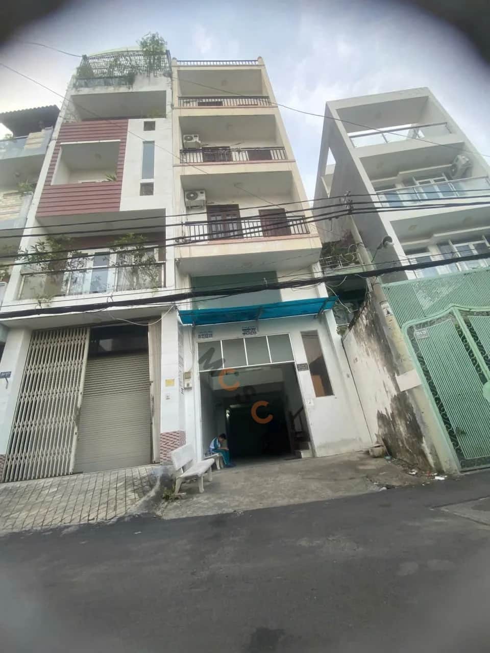 Bán nhà hẻm Đường Quốc Lộ 13 Quận Bình Thạnh, TP.HCM – 8 phòng ngủ, giá 12.6 tỷ