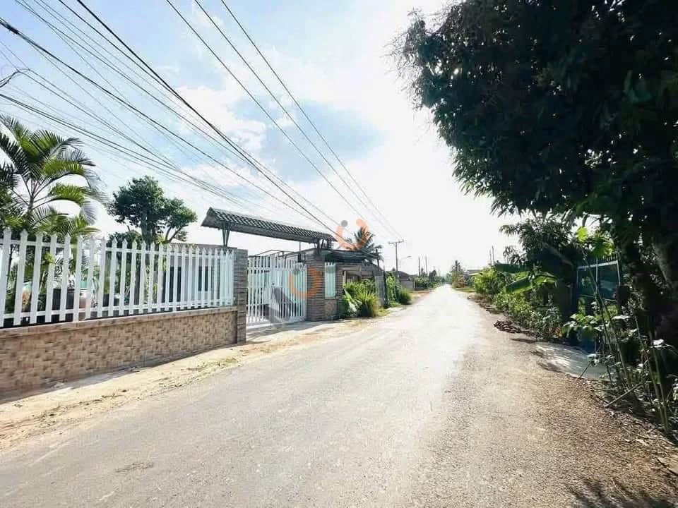 Bán nhà mặt tiền Lê Văn Khuyên Thành phố Tân An, Long An – 2 phòng ngủ, giá 5.2 tỷ