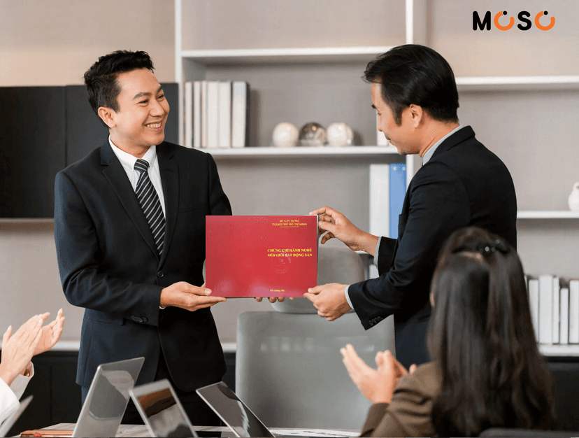 Bắt buộc chứng chỉ môi giới trên thị trường